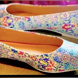 NWT Women’s flat heels 9.5 shoes slip low cut flats vibrant beach tie dye snake